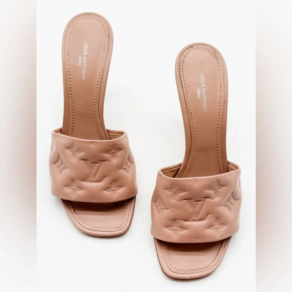 Louis Vuitton Revival Mule Heel Sandals Beige
Monogram Embossed Leather EU 38 - Picture 4 of 14